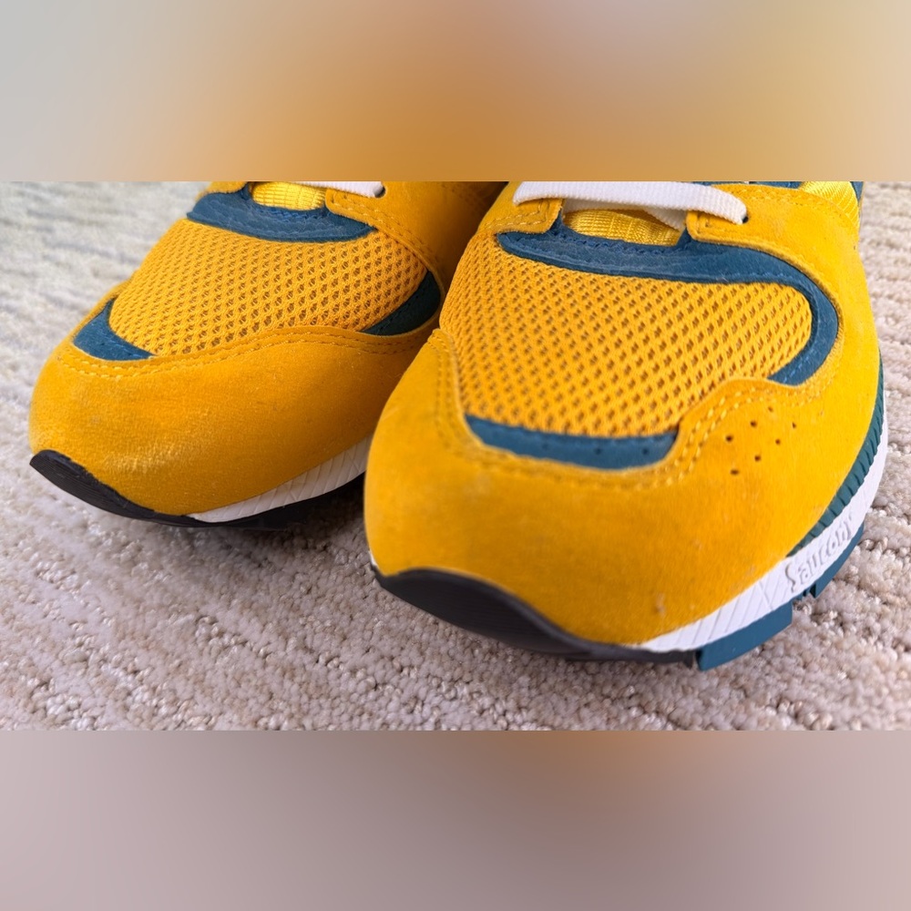 Like New Saucony Azura Sneaker - Picture 7 of 16
